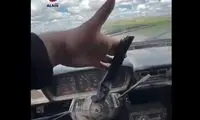 رانندگی جنون‌آمیز با خودروی بدون فرمان در جاده!