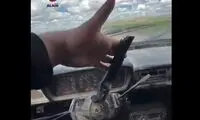 رانندگی جنون‌آمیز با خودروی بدون فرمان در جاده!