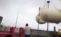 لحظه هولناک سقوط جرثقیل ۵۰ تُنی حین تخلیه بار