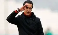 واکنش علی کریمی به پلاکارد یک دختر علیه او