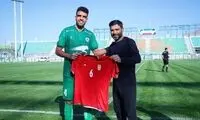 بازیکن ذوب‌آهن، 7 زندانی آزاد کرد