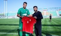 بازیکن ذوب‌آهن، 7 زندانی آزاد کرد