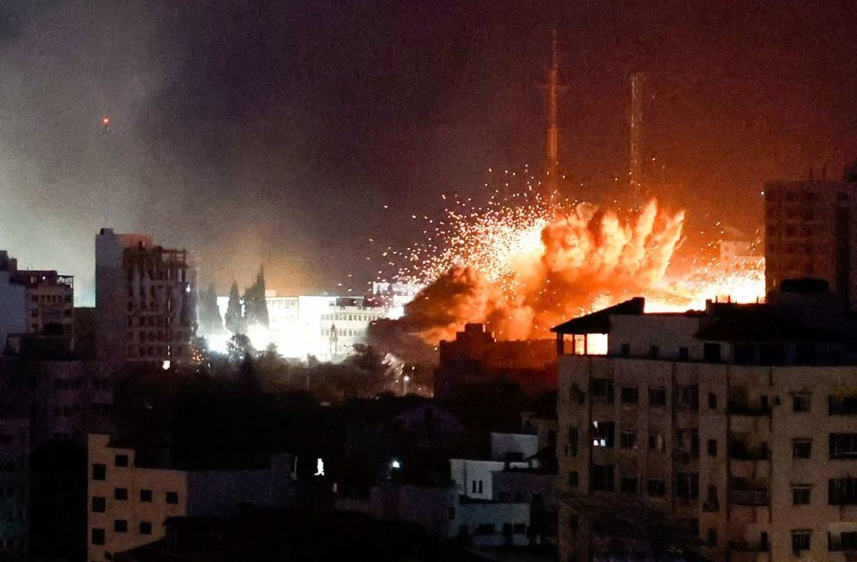 لحظه ترسناک فرود راکت‌های حماس در تل‌آویو