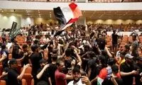 حامیان صدر دیوار پارلمان عراق را به آتش کشیدند