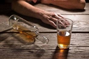 چگونه جانِ مسمومان الکلی را نجات دهیم؟