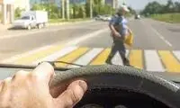 زیرگرفتن عابر به علت استفاده از موبایل در خیابان