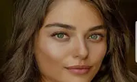 استایل بهاری چهره مشهور با بارانی شیک و خاص