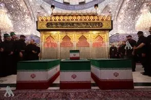 طواف پیکر رهبر شهید در حرم حضرت عباس 
