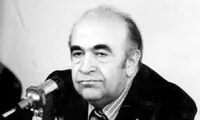 نماز خواندن هویدا در مسجدالنبی مدینه