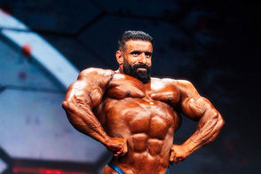 سلام نظامی هادی چوپان به پرچم ایران