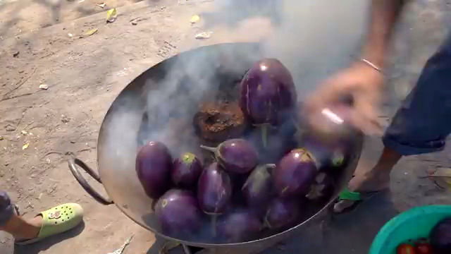 روند تهیه غذای مشهور و ارزان هندی‌ها در خیابان