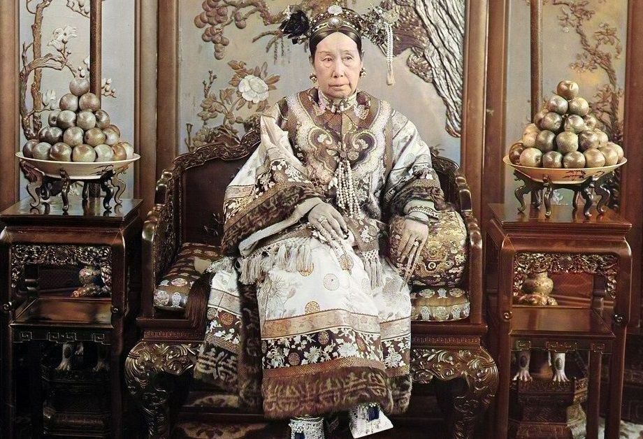 عکس‌های دیده‌نشده از «ملکۀ چین» در آخرین سال‌های امپراطوری
