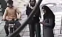 لحظه سرقت آیفون 16 دختر جوان در حین اسنپ گرفتن