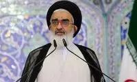 امام جمعه قم: فشار اقتصادی توطئه‌ی دشمن است!