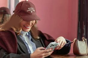 متین ستوده با استایل شیک کژوال در کافه دیده شد!