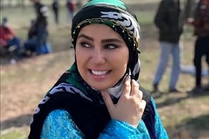 مرجان «نون خ» با یک تیپ شاد و رنگی جلب‌توجه کرد