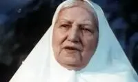 تصویری رنگی شده از رقیه چهره‌آزاد در سال 1330