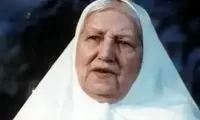 تصویری رنگی شده از رقیه چهره‌آزاد در سال 1330