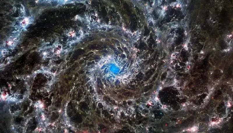 جزئیات خیره‌کننده از کهکشان مارپیچی «فانتوم»