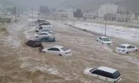 سیل در عسیر عربستان چند خودرو را با خود برد 