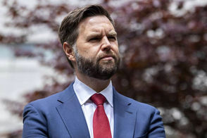 معاون ترامپ: به دنبال تغییر رژیم در ایران نبودیم!