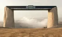 خانه‌ای که روی صخره‌ها ساخته نشده؛ بین آن‌ها معلق است!