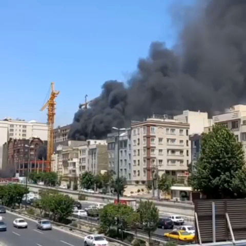 آتش سوزی مهیب یک ساختمان در غرب تهران