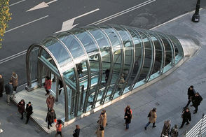 معماری خاص این ایستگاه مترو توجه‌‌ها را جلب می‌کند