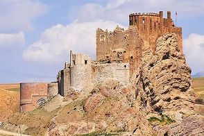 بازدید نماینده یونسکو از قلعه الموت