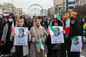 تذکر یک شهروند به دختر بدون حجاب هنگام مصاحبه