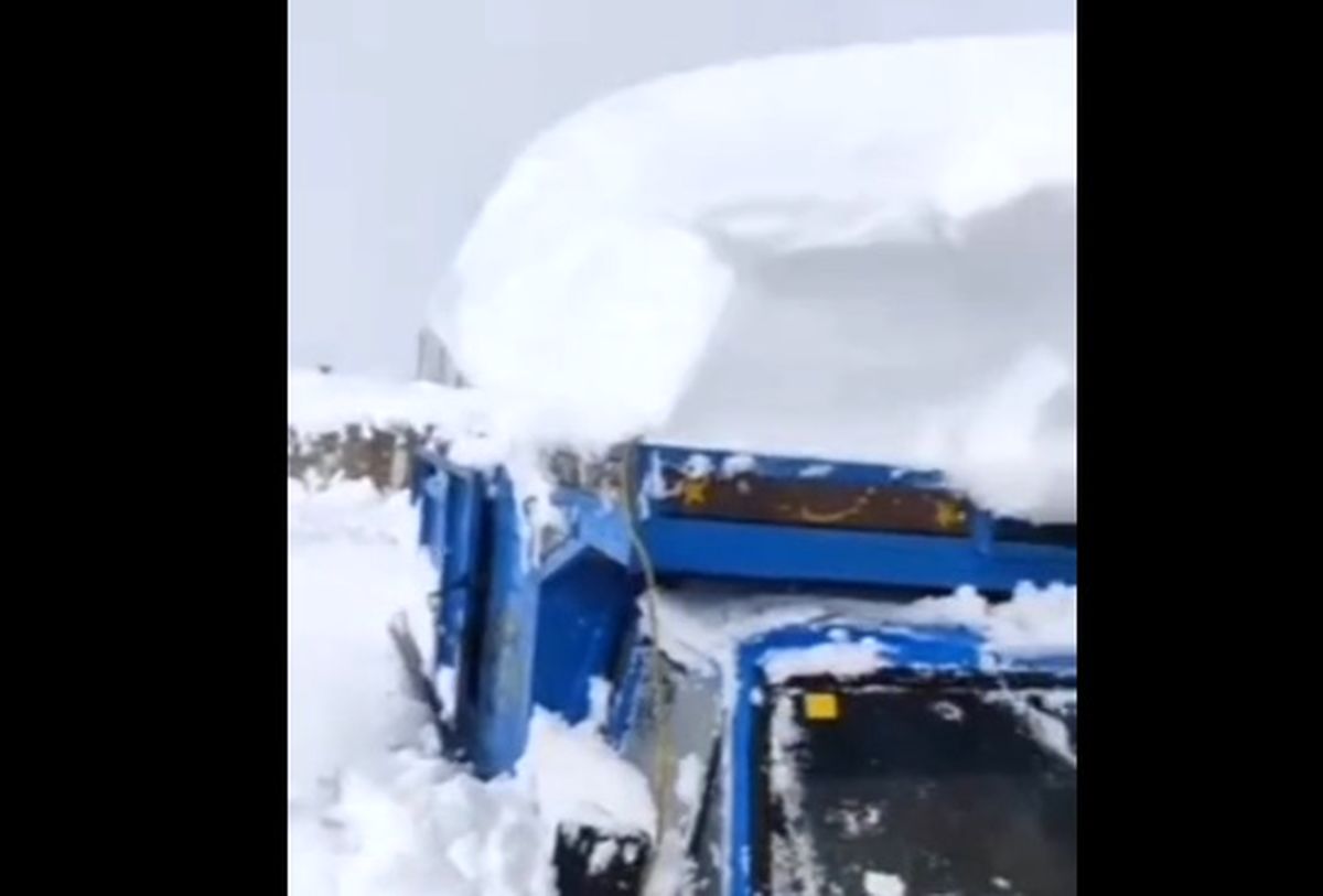 خودروها در این نقطه ایران زیر برف مدفون شدند