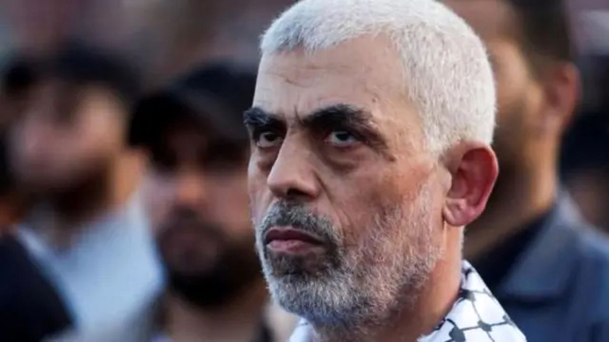 ویدئوی جدید از شهید سنوار ساعاتی قبل از شهادت