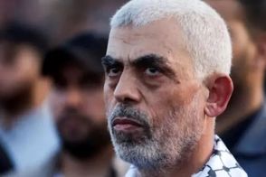 ویدئوی جدید از شهید سنوار ساعاتی قبل از شهادت 