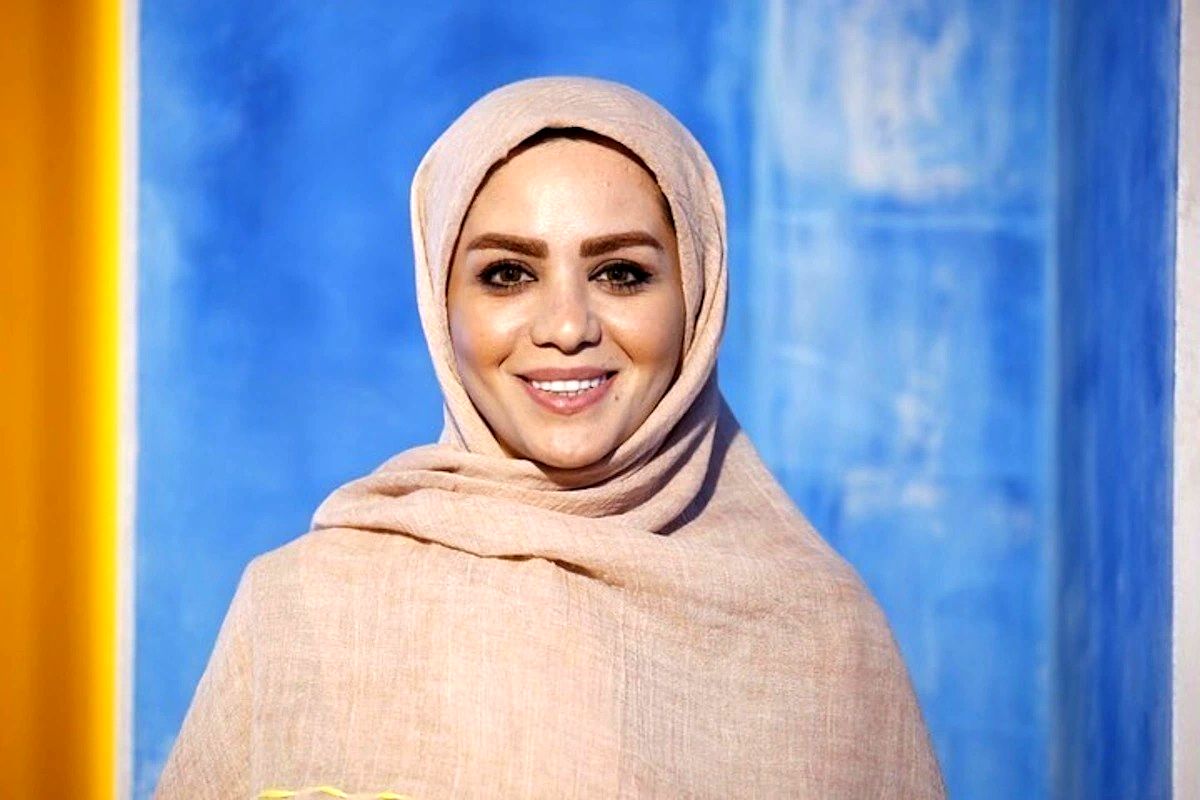 خنده‌ ناگهانی خانم مجری شبه 3 در برنامه زنده صداوسیما