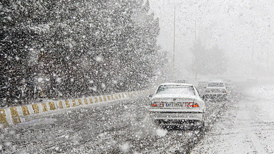 تصویری زیبا از بارش سنگین برف که دل مردم تهران را برد!