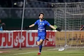 عکس یادگاری ستاره استقلال مقابل بنای خاص رُم