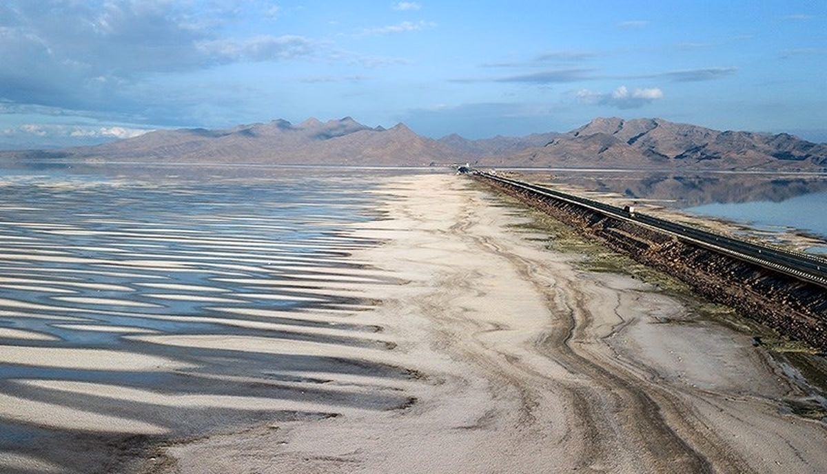 جوشیدن چشمه‌های دریاچه ارومیه غیر عادی است؟