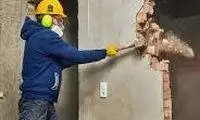 فرار لحظه آخری کارگر ساختمان از مرگ حتمی هنگام تخریب