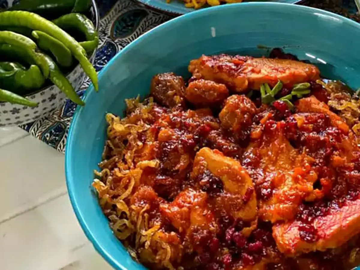 طرز تهیه یک خورش خوشمزه و مجلسی با مرغ