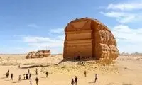 رونمایی از مجسمه‌ مرد اسرارآمیز در لوور 