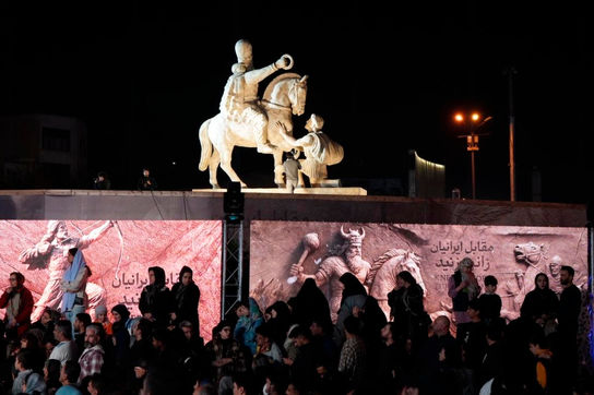 یک مجسمه جشن دیشب تهران را تحت تاثیر قرار داد