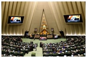 تصویر خبرساز از رسایی در صحن علنی مجلس