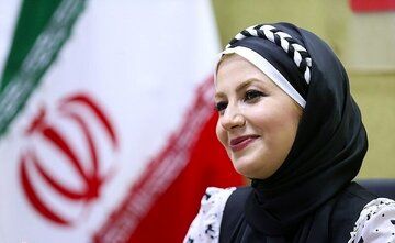 عکس متفاوت خاله شادونه از نماز جمعه رهبری 