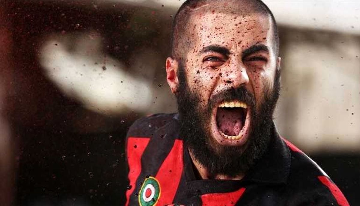   ژستِ نامتعارف نوید پورفرج در این عکس جنجالی شد! 