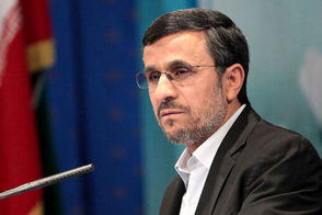 شگرد متفاوت احمدی‌نژاد برای دست ندادن با زنان