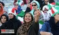ویدئو متفاوت از چند تماشاگر زن در استادیوم