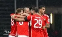 بنر جنجالی در لیگ قهرمانان؛ شما فقط به پول علاقه دارید!