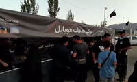 موکب شارژ موبایل رایگان برای زوار پیاده‌روی اربعین