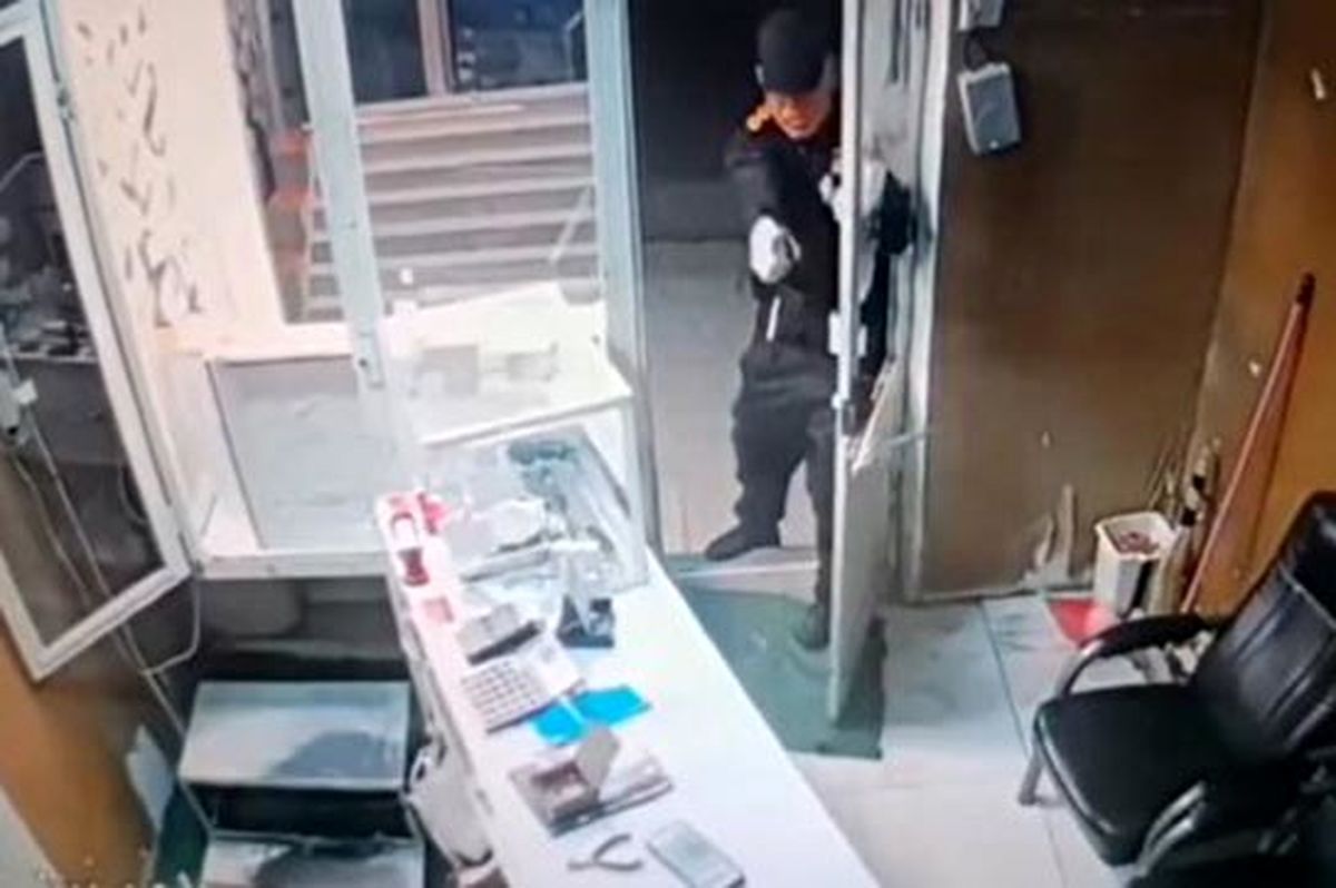 سرقت مسلحانه با لباس مامور نیروی انتظامی