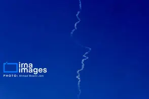 لحظه سقوط بوستر موشک و فرار مردم در قطر